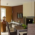 Rubin Mit Sauna Und Kamin, Reetdachhaus Am Walde