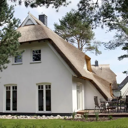 Rubin Mit Sauna Und Kamin, Reetdachhaus Am Walde