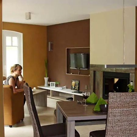 Rubin Mit Sauna Und Kamin, Reetdachhaus Am Walde