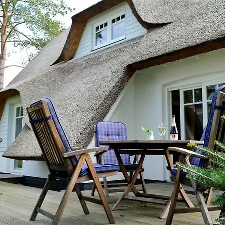 Rubin Mit Sauna Und Kamin, Reetdachhaus Am Walde בית נופש *