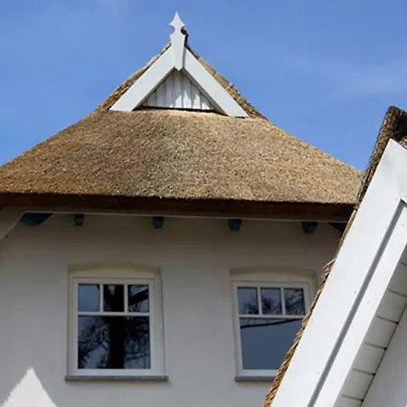 Rubin Mit Sauna Und Kamin, Reetdachhaus Am Walde * טראסנהיידה